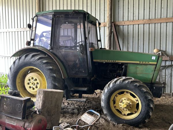 John Deere 2800 Tractor image