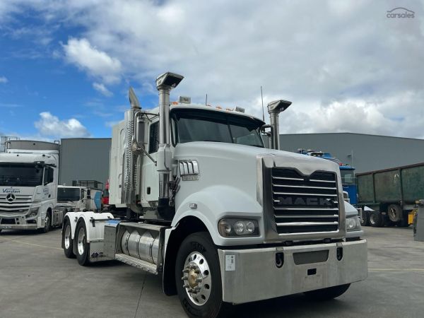 2013 Mack Trident CMHT Sleeper Cab image