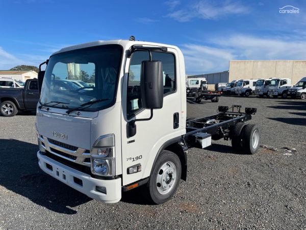 2024 Isuzu Npr 75-190 MWB image