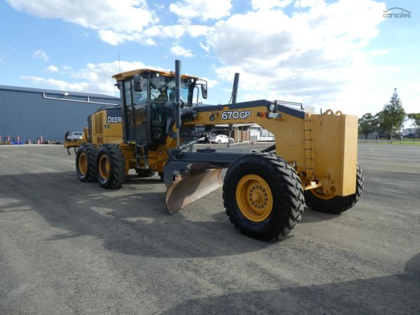 2011 John Deere 670GP image