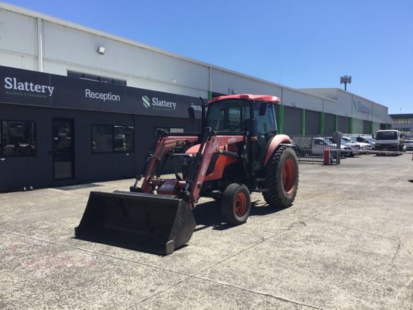 Circa 2009 Kubota M7040F Tractor w/Front End Loader image