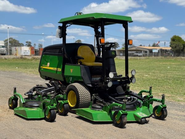 2018 John Deere 1600 Wide Area mower image