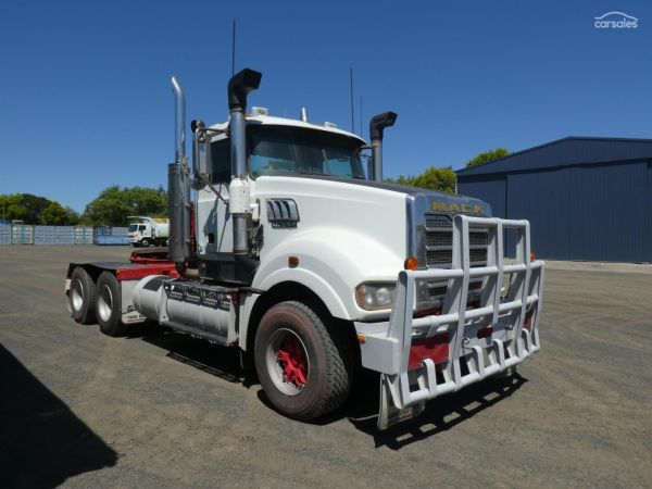 2010 MACK  TITAN image