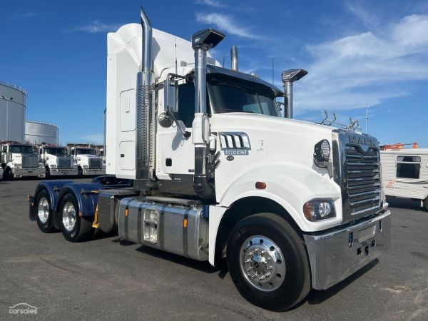 2020 Mack Trident image