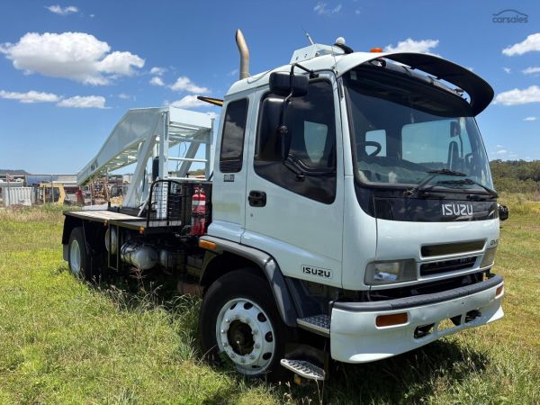 2002 Isuzu GVR image