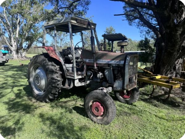 Massey Ferguson 590 Tractor image