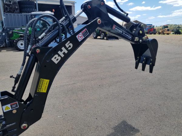 Tractor Backhoe BH5 image