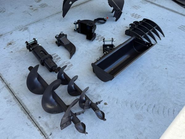 Optional 25mm Pin Mini Excavator Deluxe Attachment Pack - Special image