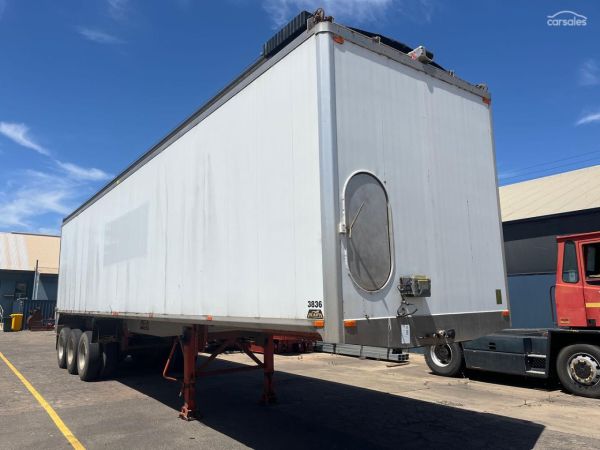 2018 Lusty PE Triaxle Chip Bin Trailer image