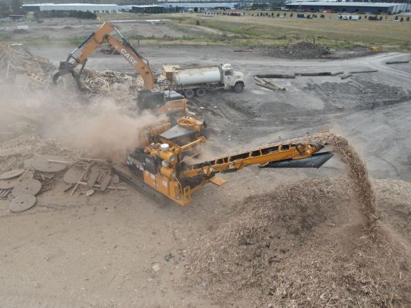 2017 Bandit 2680T HORIZONTAL GRINDER image