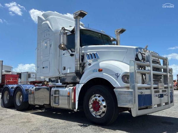 2017 Mack Superliner image