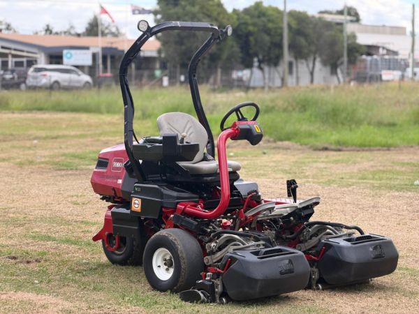 2020 Toro Greenmaster 3360 Golf Greens mower E-triflex image