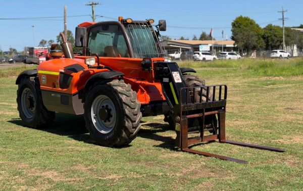 2015 Manitou MT-X 732 Telescopic Handler image