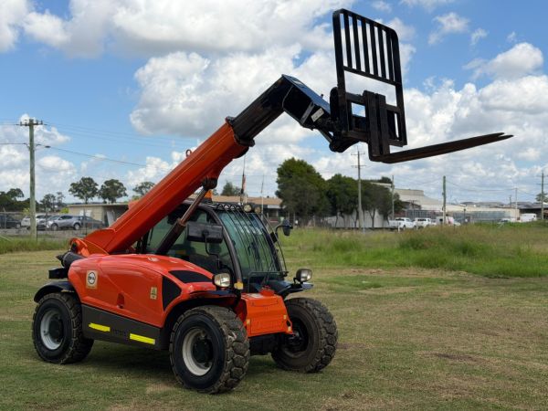 2015 Manitou MT-X 625 Telescopic Handler image