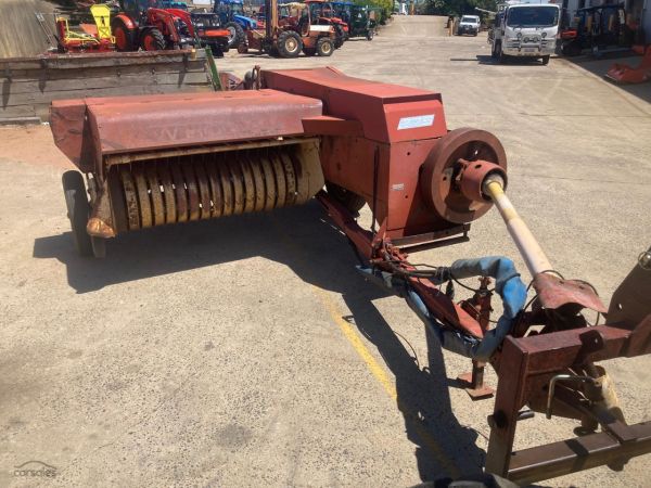 New Holland 275 Baler image