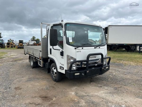 2019 Isuzu NPR 45-155 image