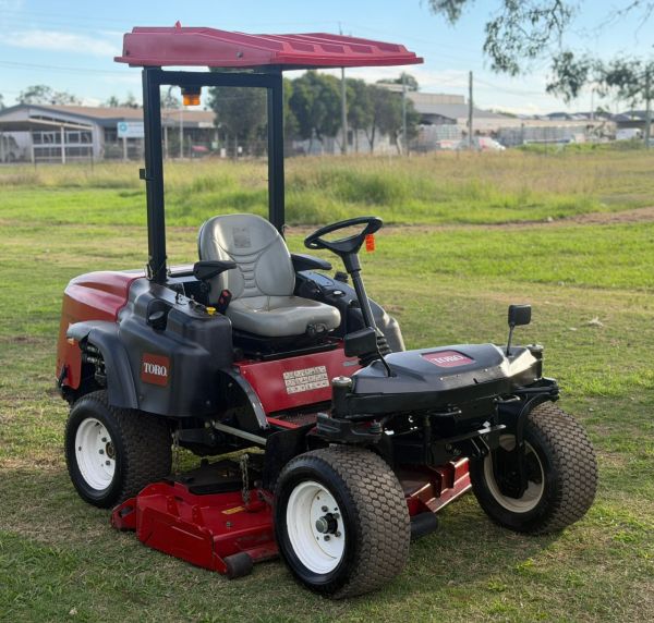2016 Toro Groundmaster 360 Standard Ride On image