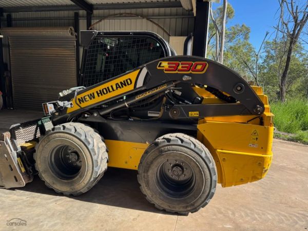 2021 New Holland L330 image