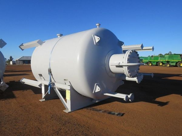 2013 KADOR ENGINEERING PRESSURE TANKER image